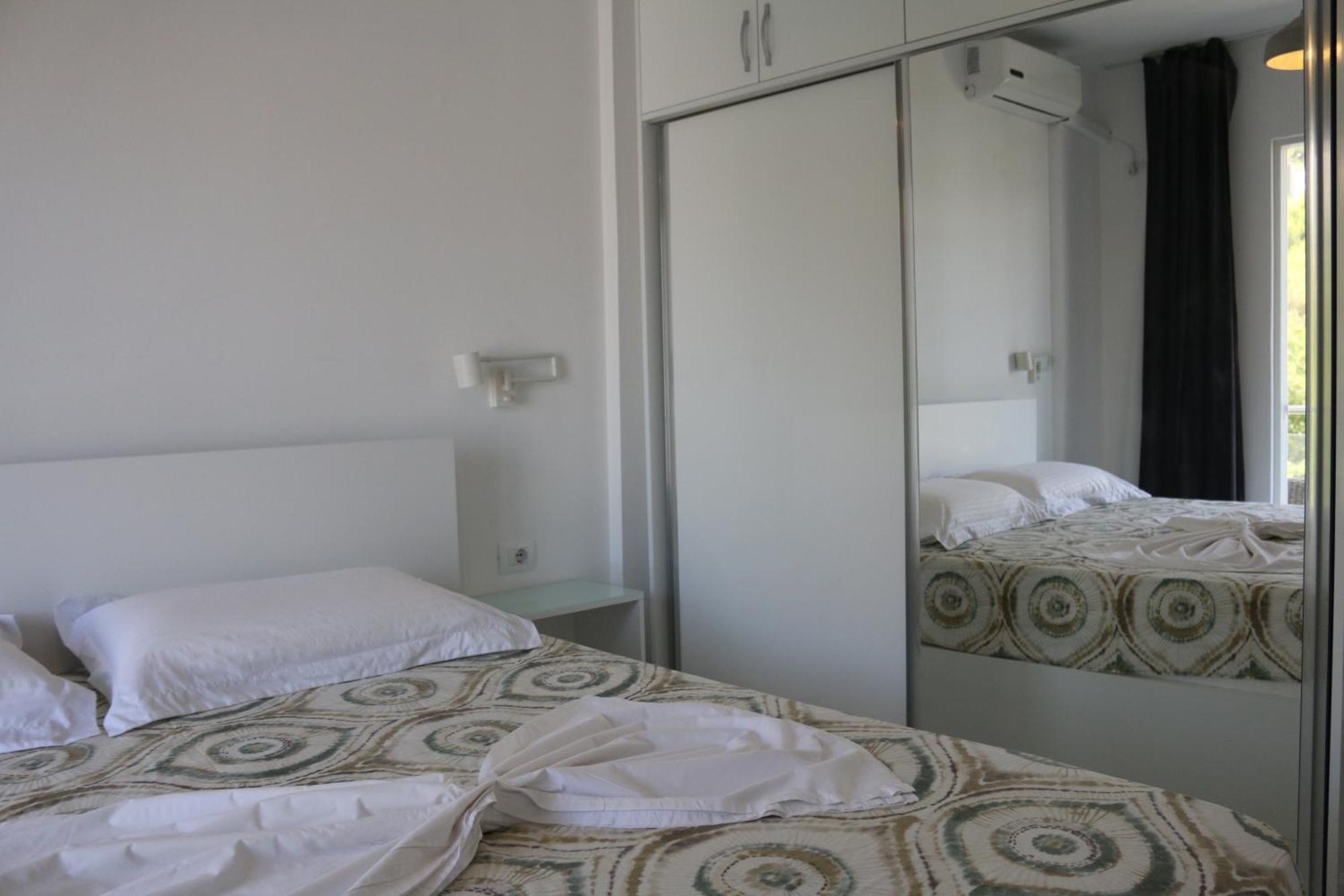 Ferienwohnung Infinity Sea View Penthouse Sarandë Exterior foto
